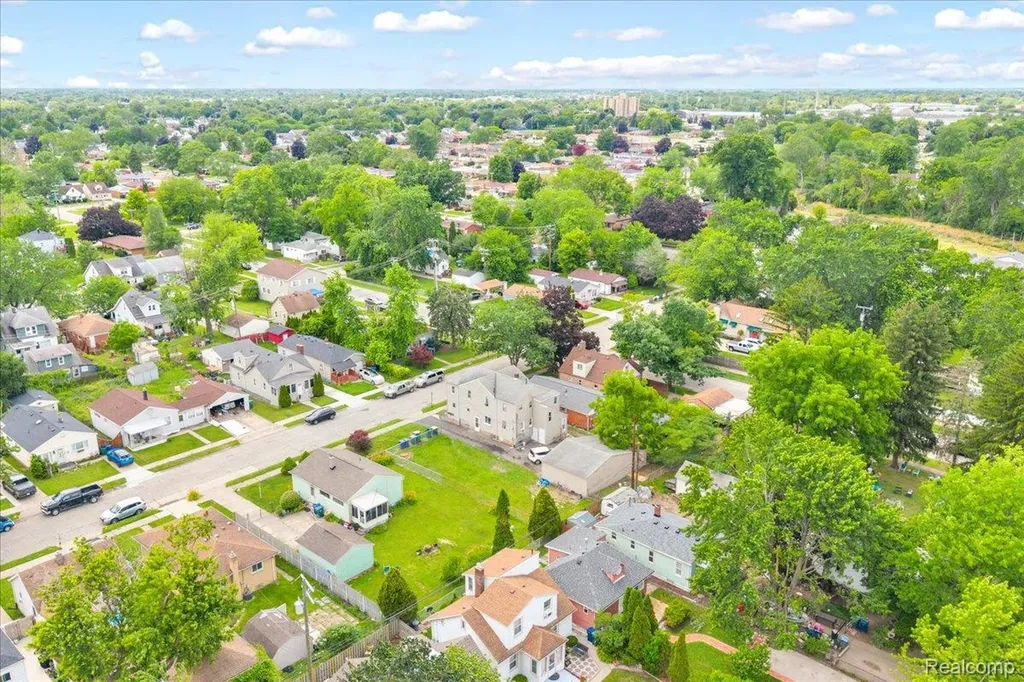 2180 Olive Avenue Lincoln Park City MI 48146
