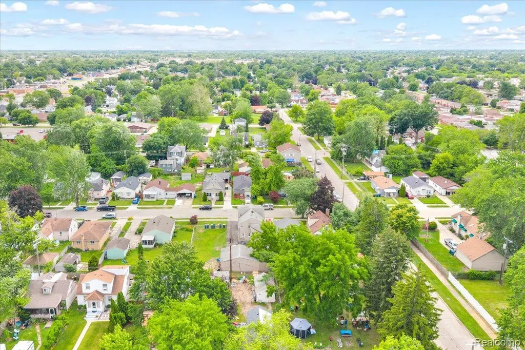 2180 Olive Avenue Lincoln Park City MI 48146