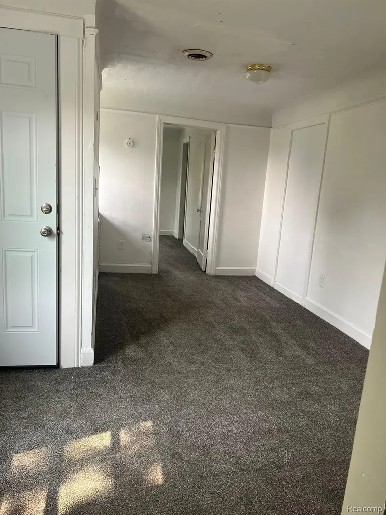 2180 Olive Avenue Lincoln Park City MI 48146