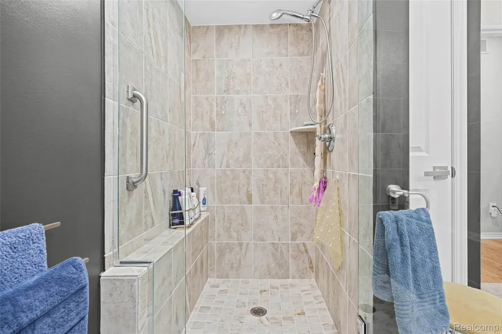 30289 Berghway Trail Warren City MI 48092