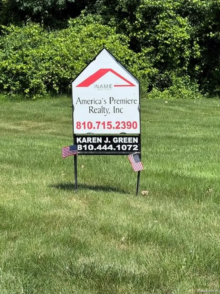 1467 Mallard Court Burton City MI 48509