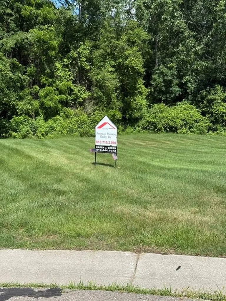 1467 Mallard Court Burton City MI 48509