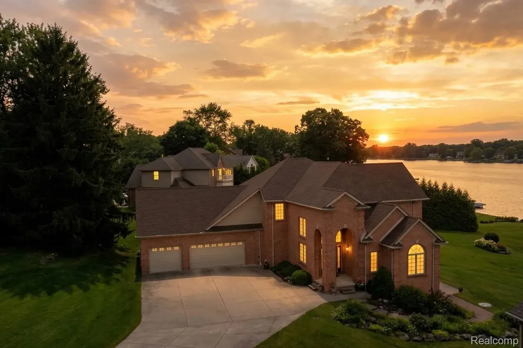 2051 Scott Lake Road Waterford Charter Township MI 48328