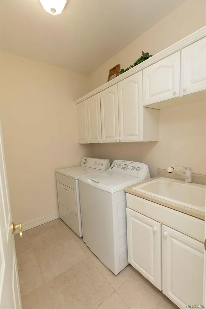 2051 Scott Lake Road Waterford Charter Township MI 48328
