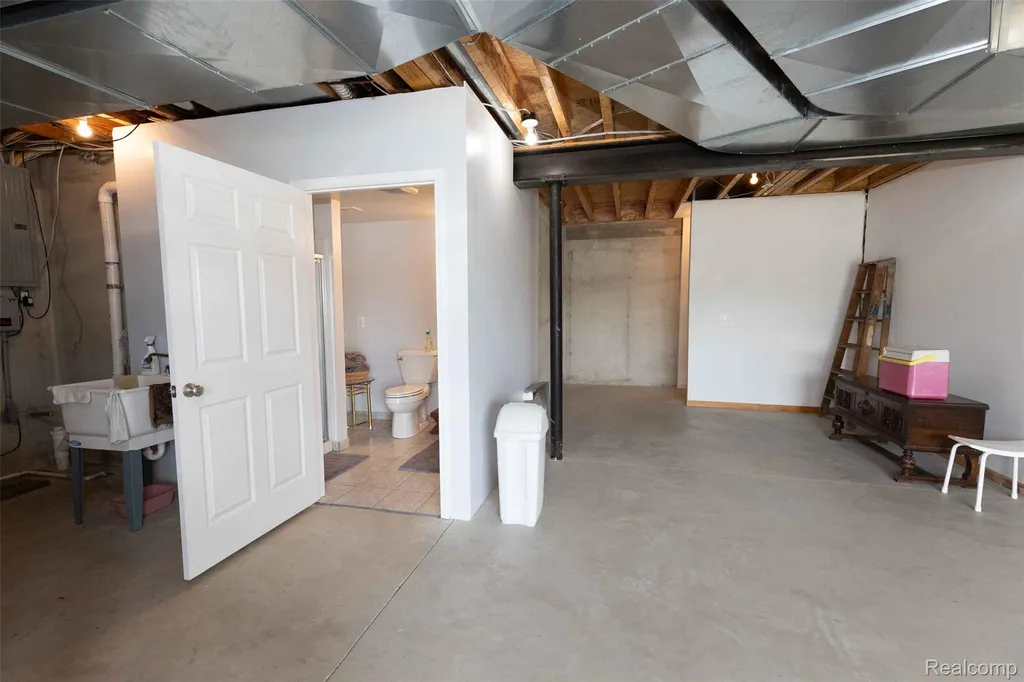 2051 Scott Lake Road Waterford Charter Township MI 48328