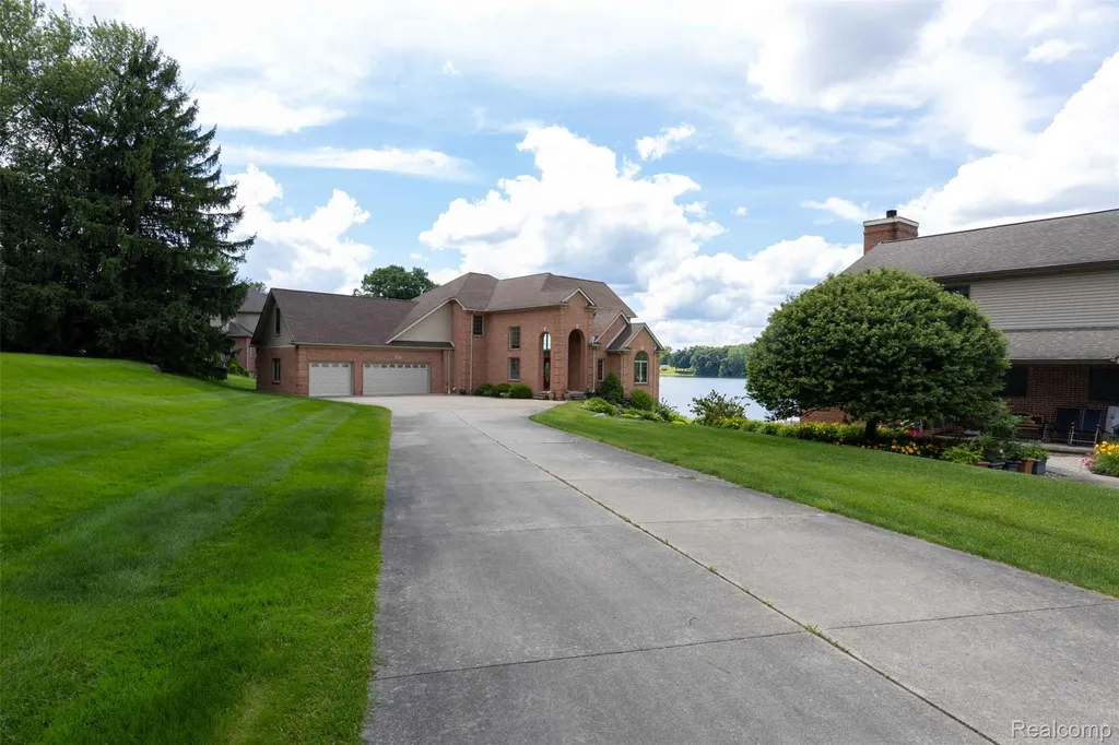 2051 Scott Lake Road Waterford Charter Township MI 48328