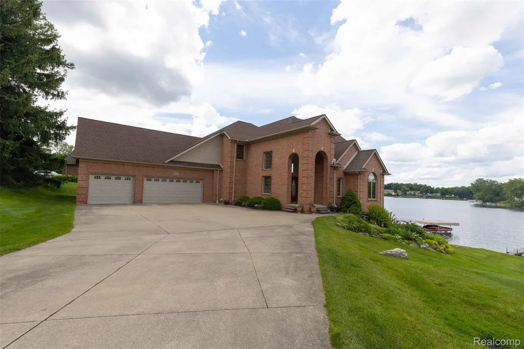 2051 Scott Lake Road Waterford Charter Township MI 48328