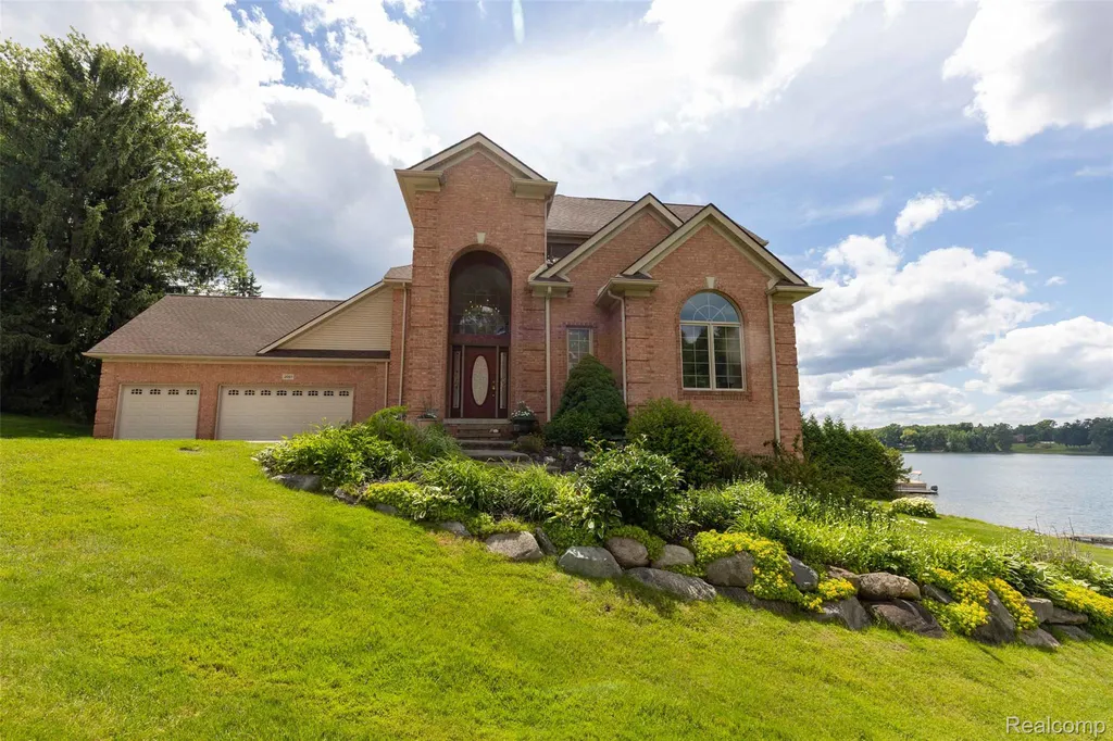2051 Scott Lake Road Waterford Charter Township MI 48328