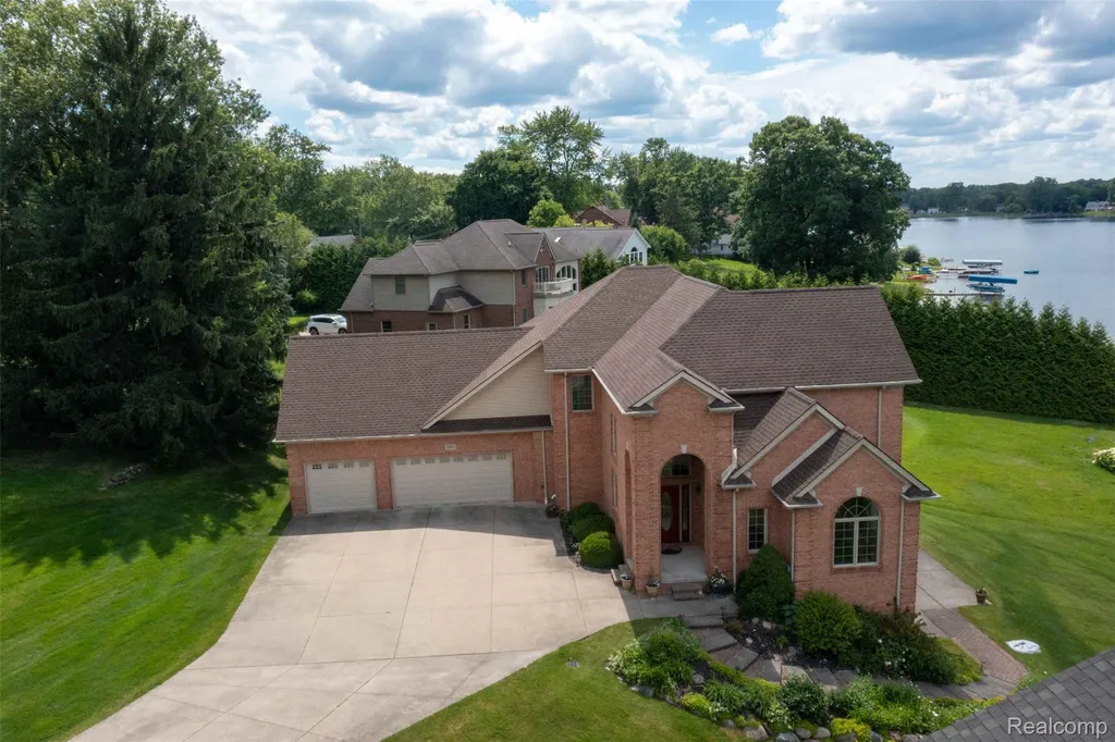 2051 Scott Lake Road Waterford Charter Township MI 48328