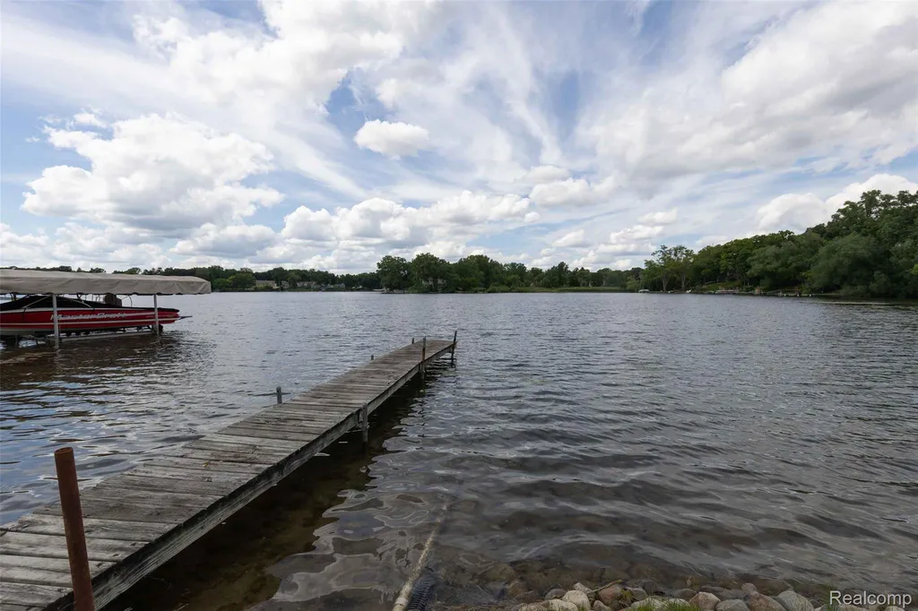 2051 Scott Lake Road Waterford Charter Township MI 48328