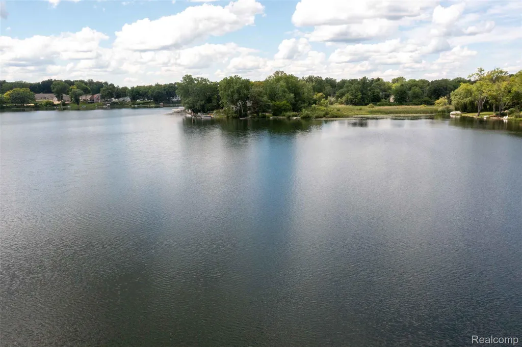 2051 Scott Lake Road Waterford Charter Township MI 48328