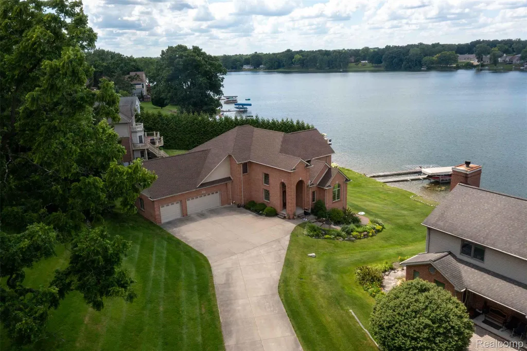 2051 Scott Lake Road Waterford Charter Township MI 48328