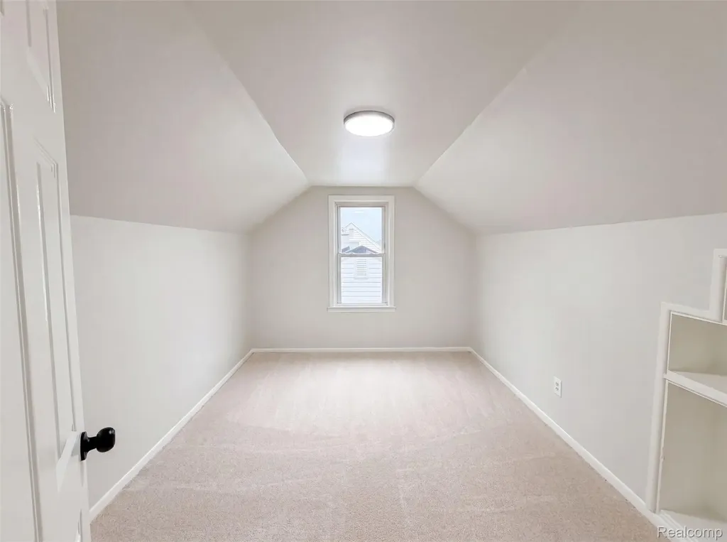 11268 Maxwell Avenue Warren City MI 48089