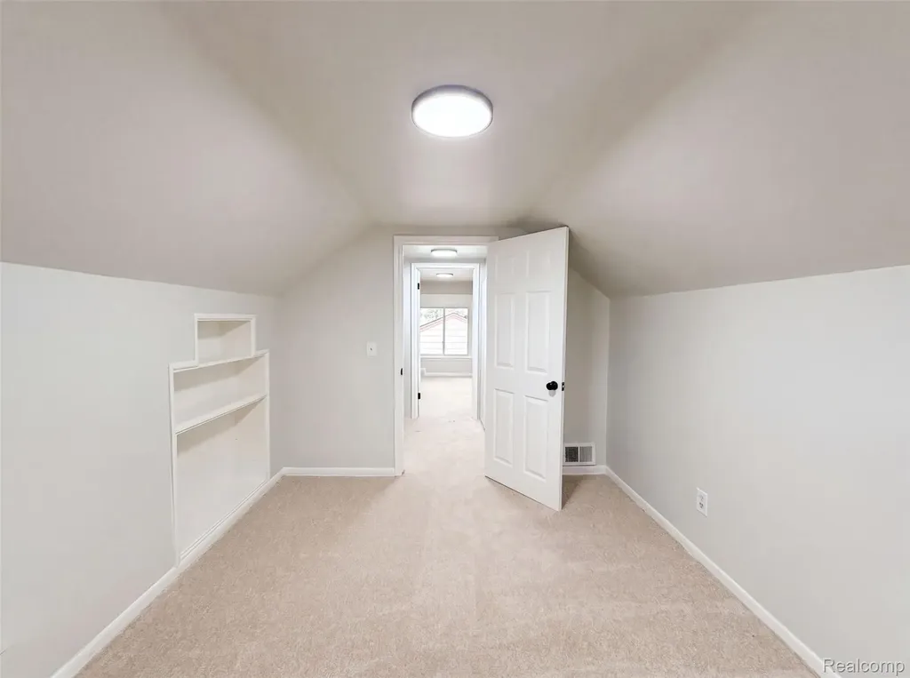 11268 Maxwell Avenue Warren City MI 48089