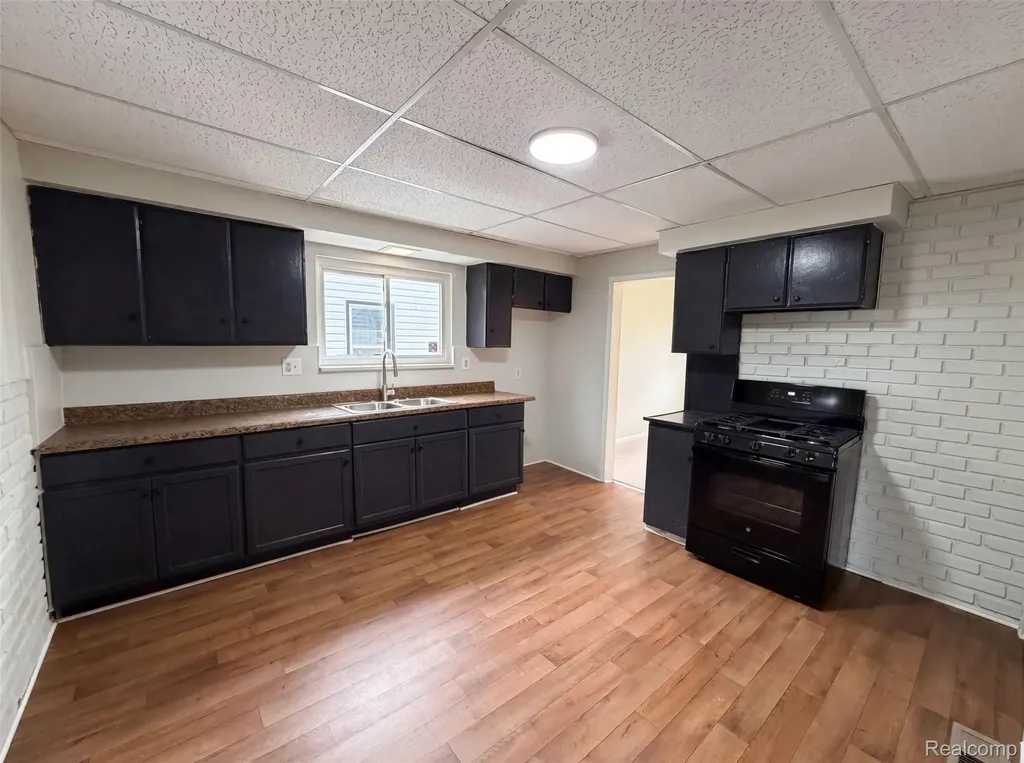 11268 Maxwell Avenue Warren City MI 48089