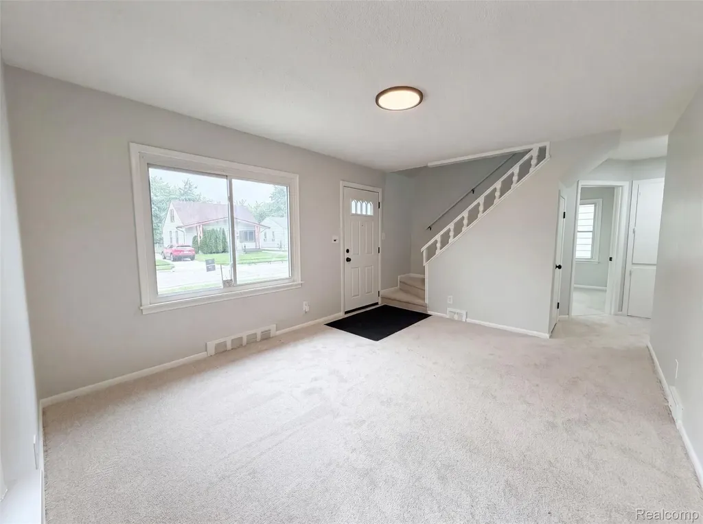 11268 Maxwell Avenue Warren City MI 48089