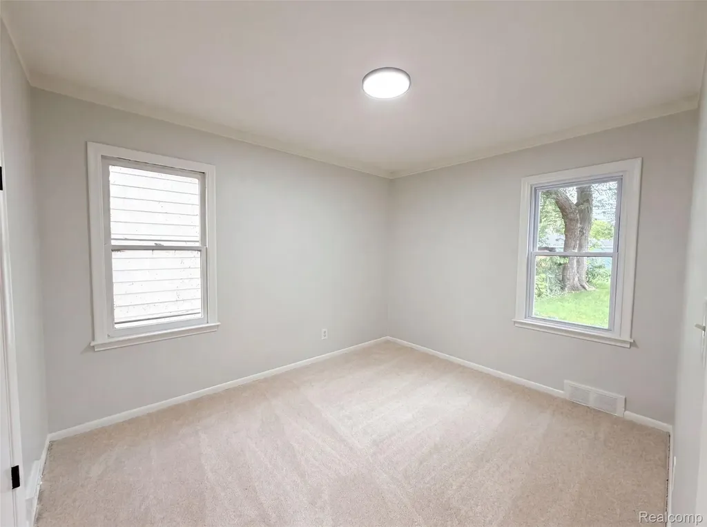 11268 Maxwell Avenue Warren City MI 48089