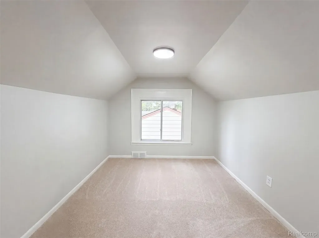 11268 Maxwell Avenue Warren City MI 48089