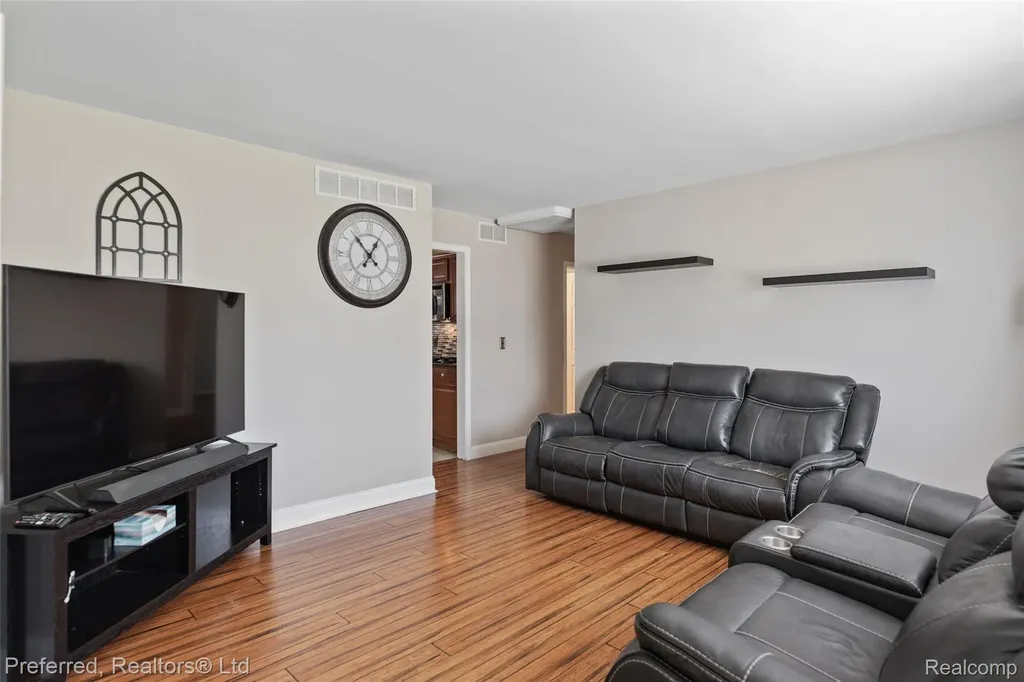 29661 Brown Court Garden City City MI 48135