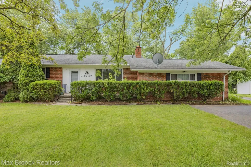 31767 W 13 Mile Road Farmington Hills City MI 48334