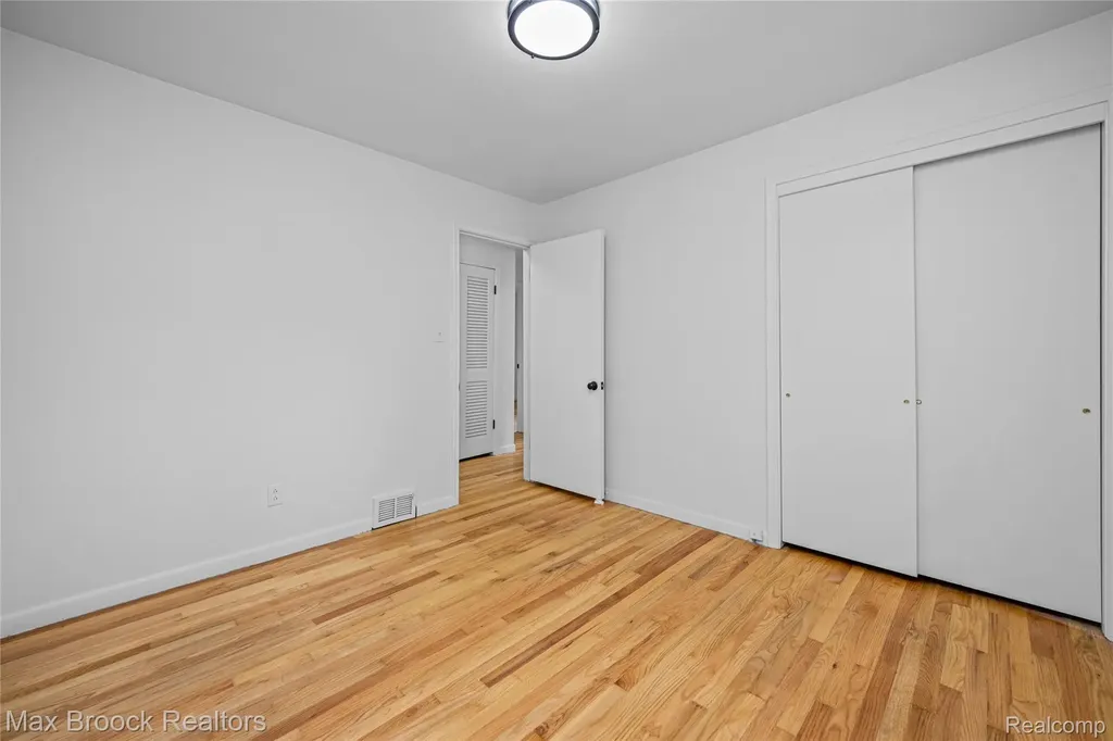 31767 W 13 Mile Road Farmington Hills City MI 48334