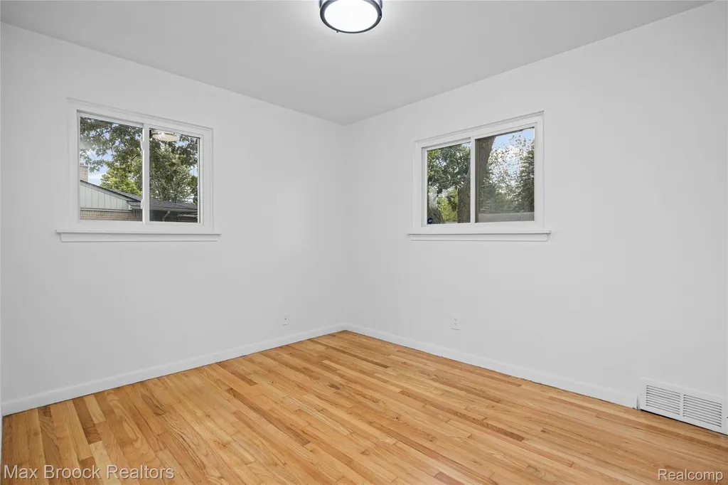 31767 W 13 Mile Road Farmington Hills City MI 48334
