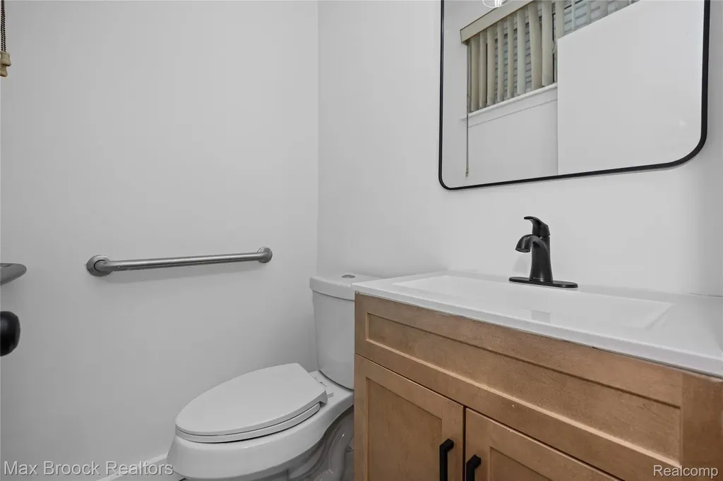 31767 W 13 Mile Road Farmington Hills City MI 48334