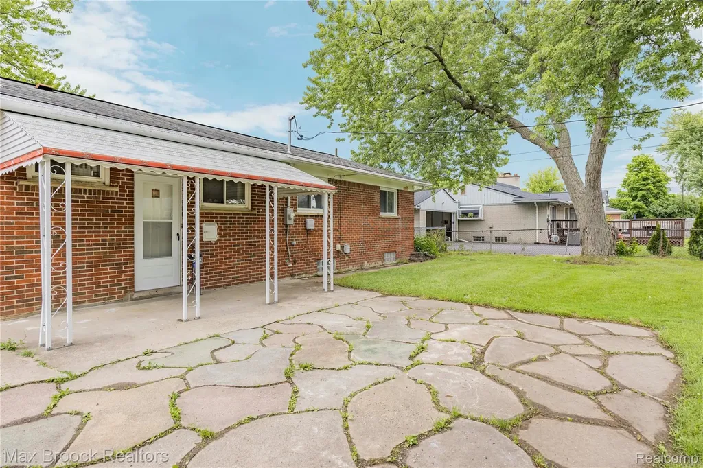 31767 W 13 Mile Road Farmington Hills City MI 48334