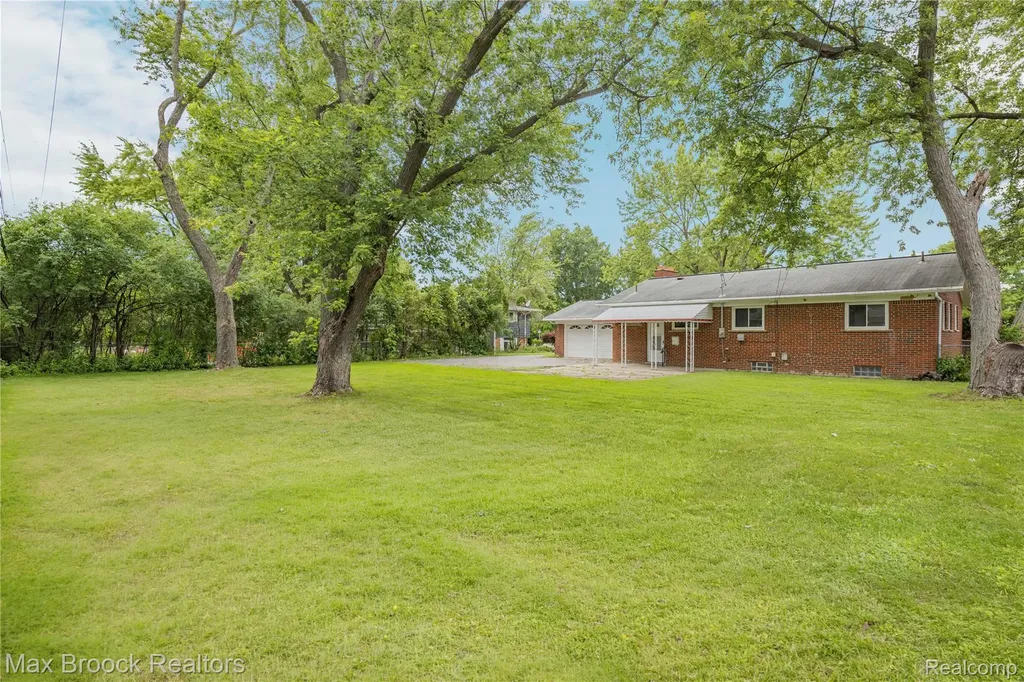 31767 W 13 Mile Road Farmington Hills City MI 48334
