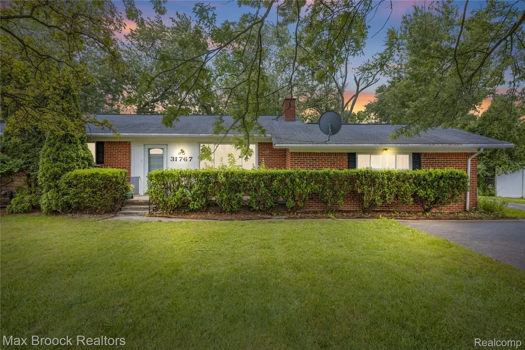 31767 W 13 Mile Road Farmington Hills City MI 48334