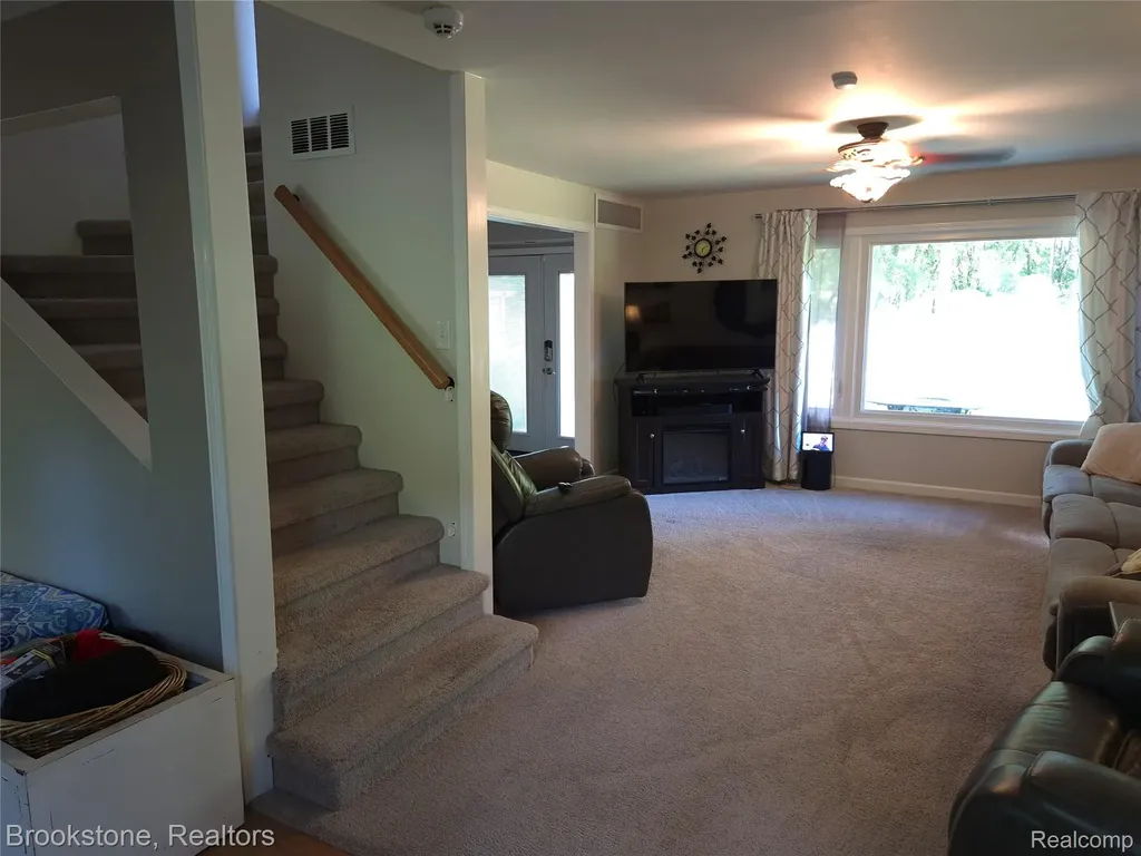 4890 Whipple Lake Road Independence Charter Township MI 48348