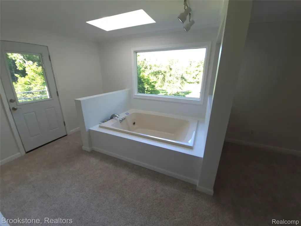 4890 Whipple Lake Road Independence Charter Township MI 48348