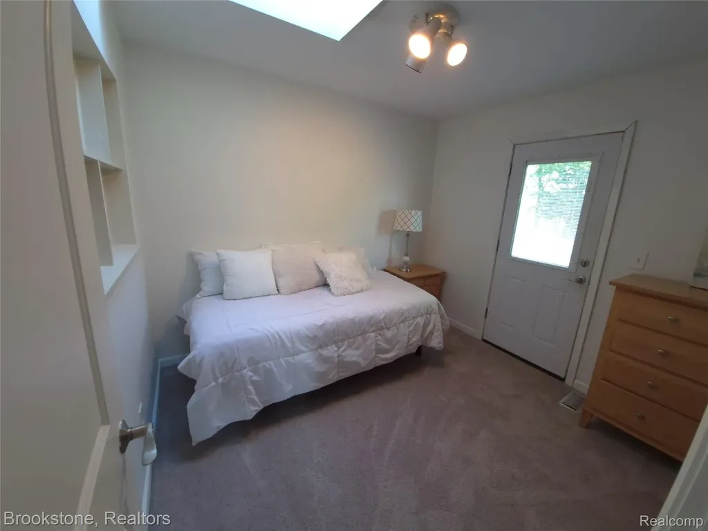 4890 Whipple Lake Road Independence Charter Township MI 48348