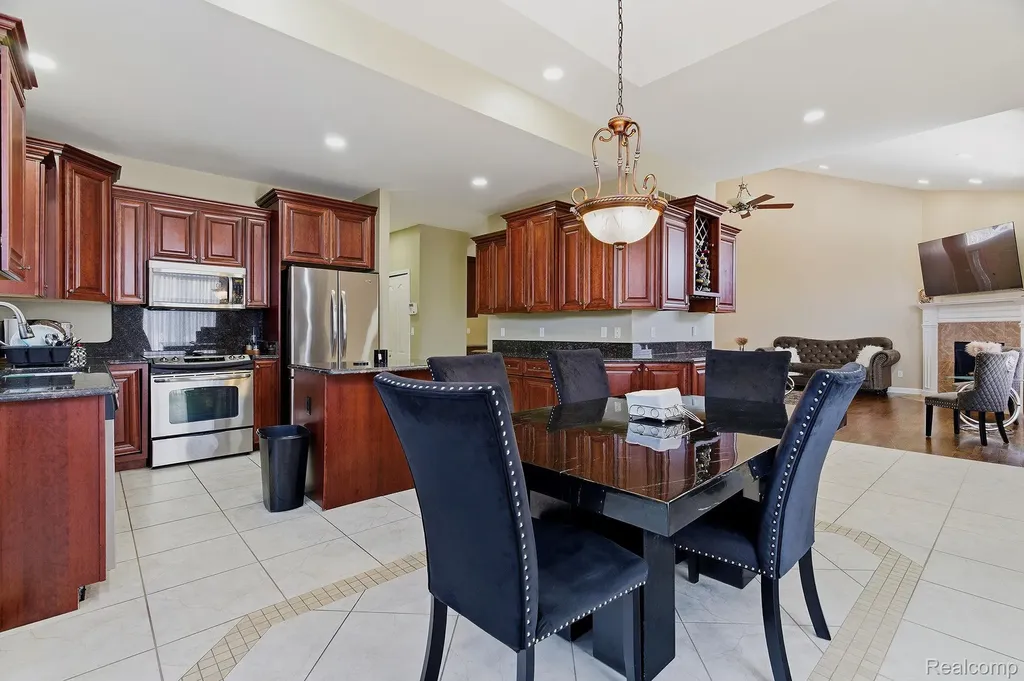 54395 White Spruce Lane Shelby Charter Township MI 48315