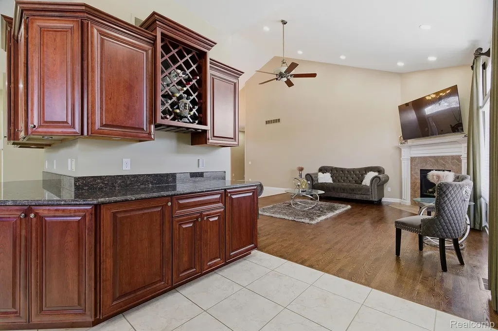 54395 White Spruce Lane Shelby Charter Township MI 48315