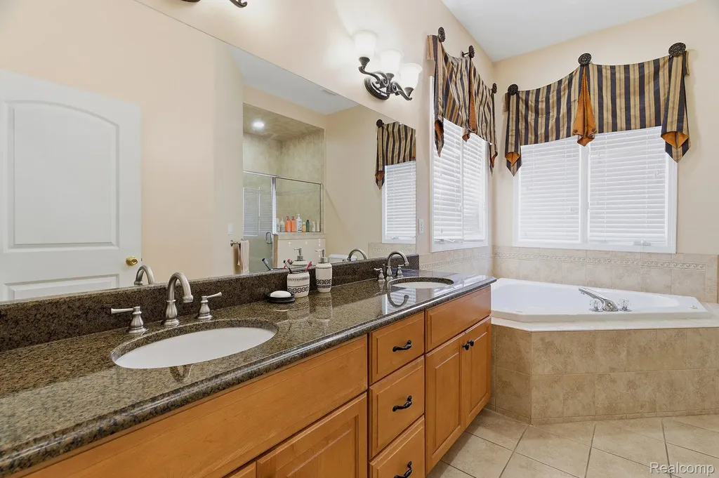 54395 White Spruce Lane Shelby Charter Township MI 48315