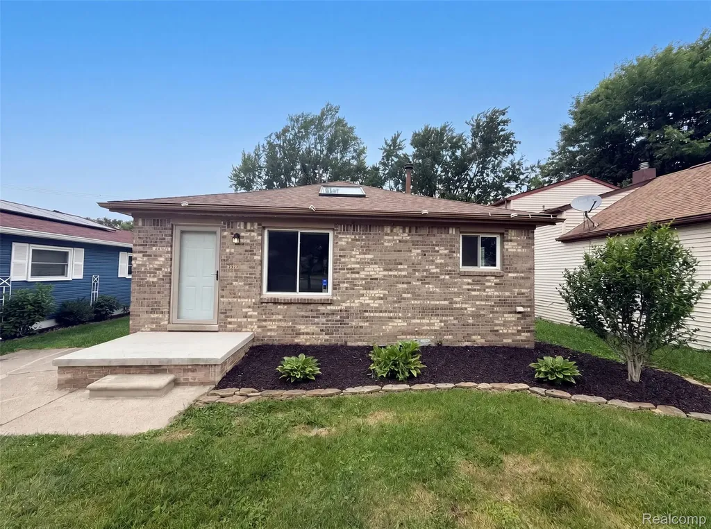 33522 Fernwood Street Westland City MI 48186