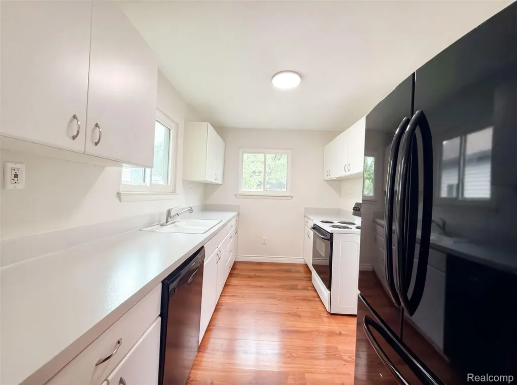 33522 Fernwood Street Westland City MI 48186