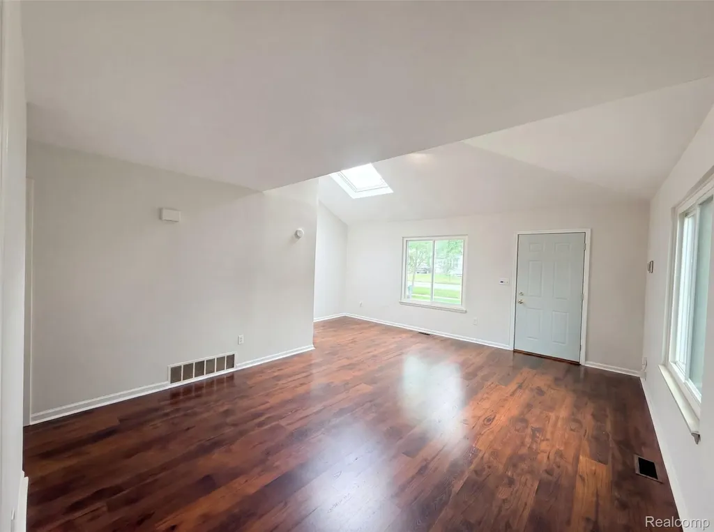 33522 Fernwood Street Westland City MI 48186