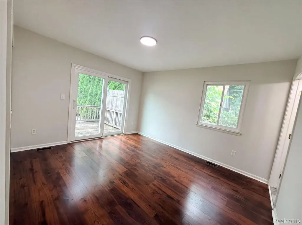 33522 Fernwood Street Westland City MI 48186