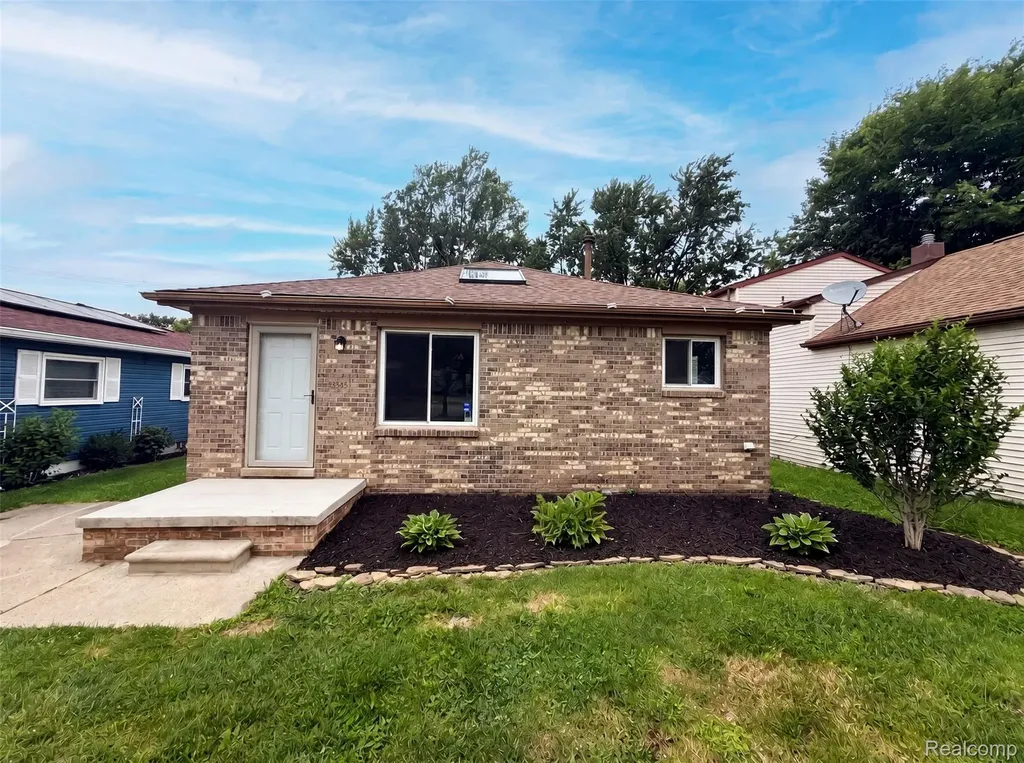 33522 Fernwood Street Westland City MI 48186