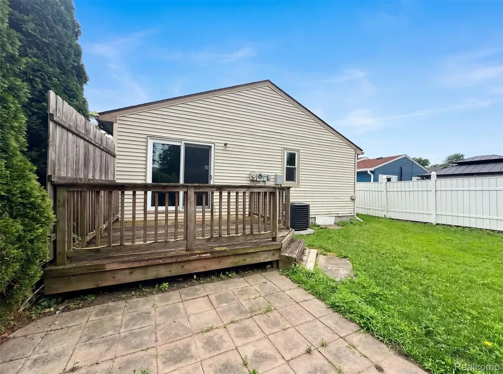 33522 Fernwood Street Westland City MI 48186