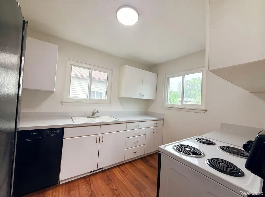 33522 Fernwood Street Westland City MI 48186