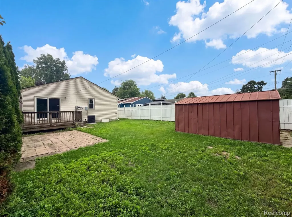 33522 Fernwood Street Westland City MI 48186