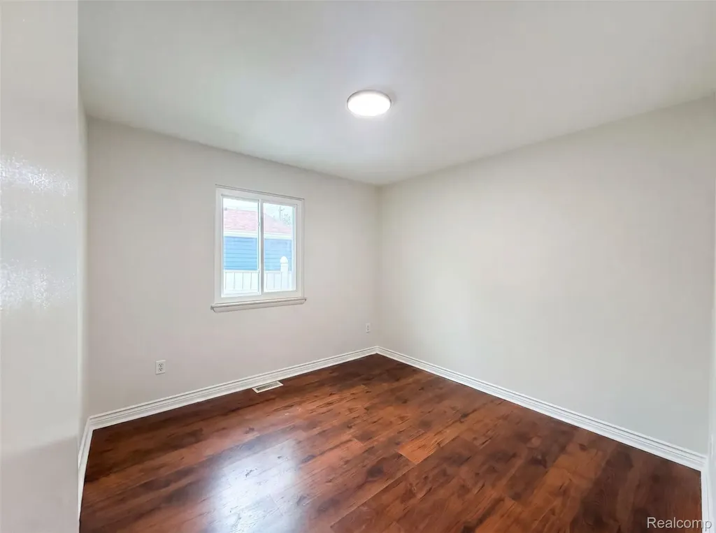 33522 Fernwood Street Westland City MI 48186