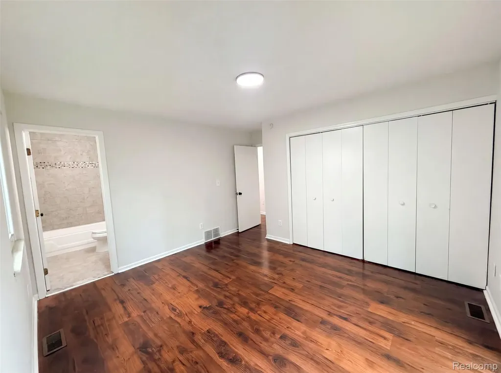 33522 Fernwood Street Westland City MI 48186