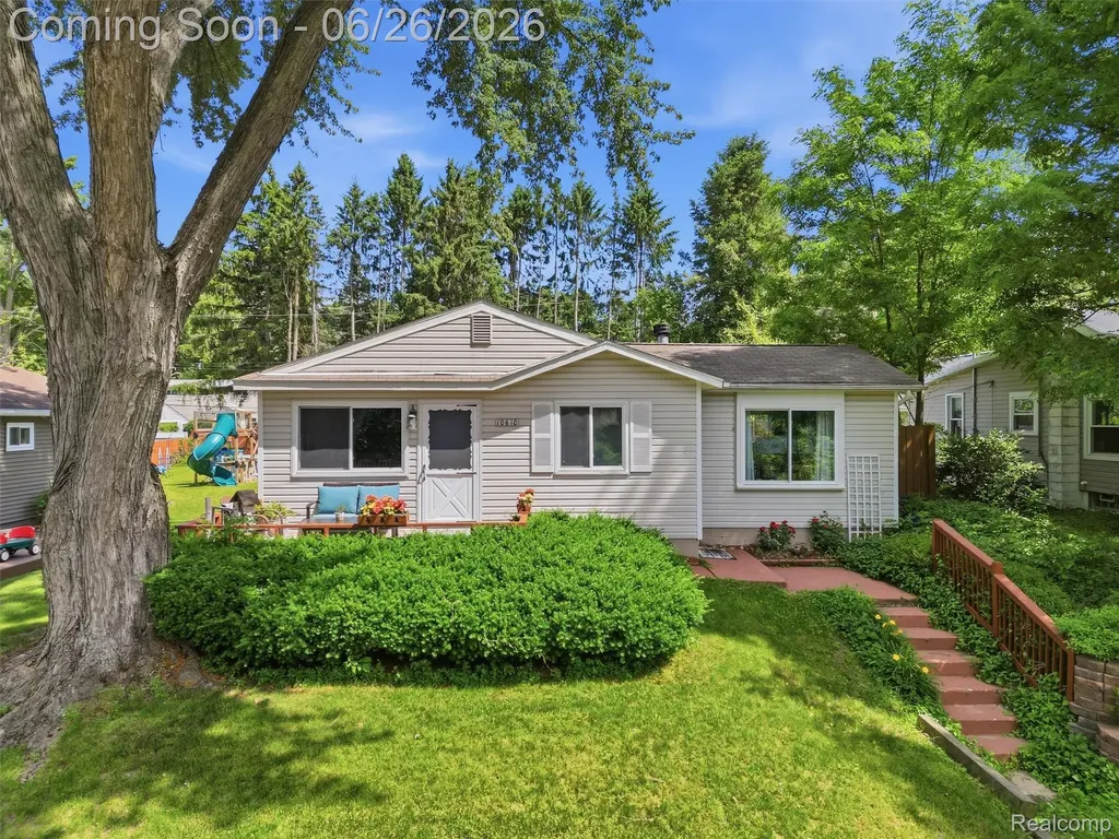 10610 Estola Avenue White Lake Charter Township MI 48386