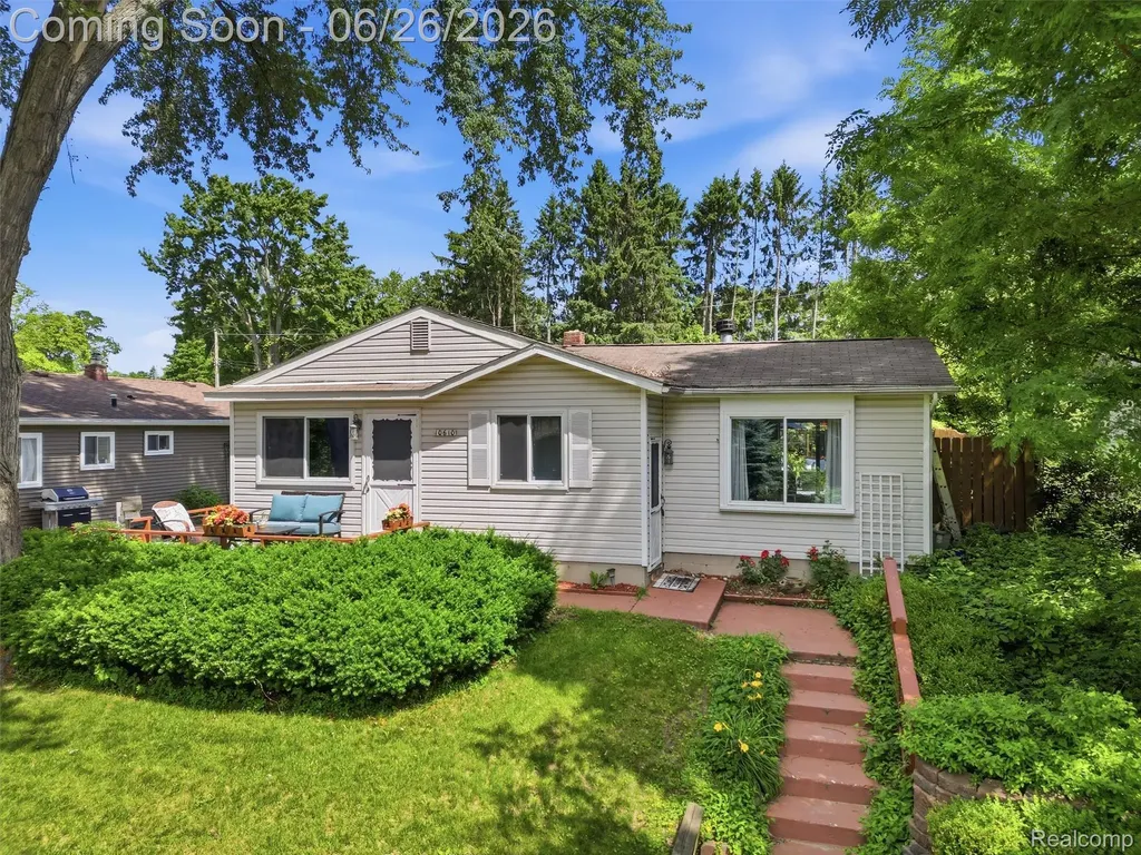10610 Estola Avenue White Lake Charter Township MI 48386
