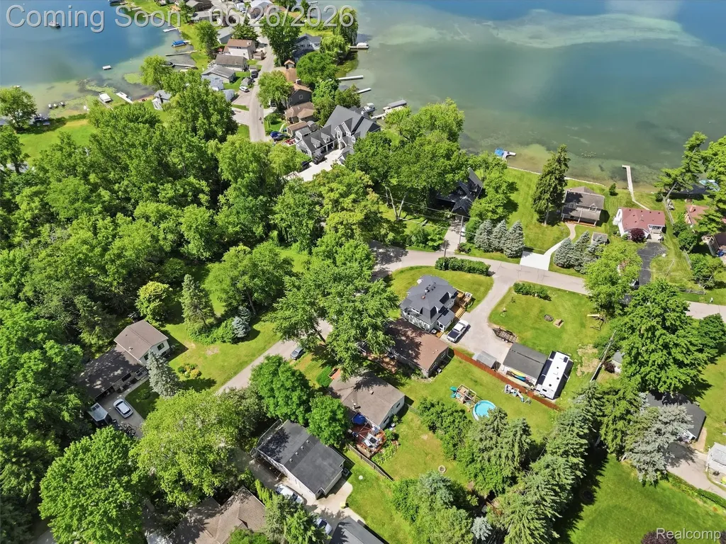 10610 Estola Avenue White Lake Charter Township MI 48386
