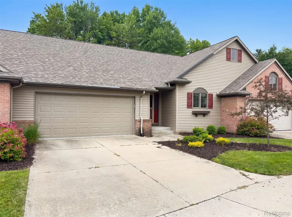 1102 Hawthorne Greenville City MI 48838